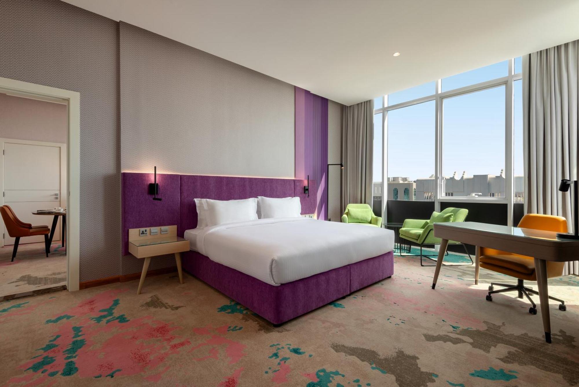 King Suite with City View - Smoking
